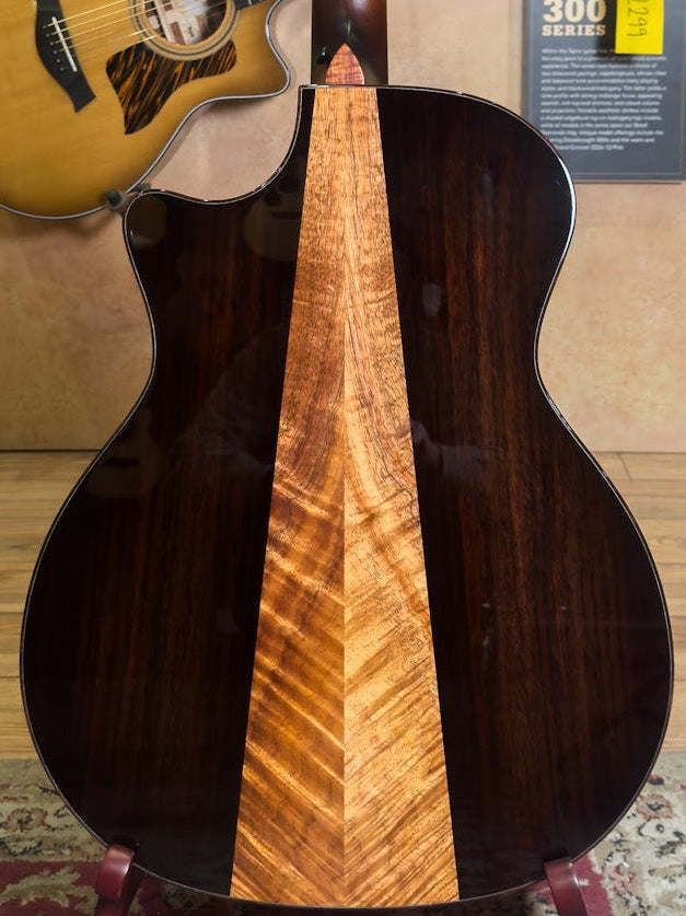 Taylor Guitars – Rose-Morris