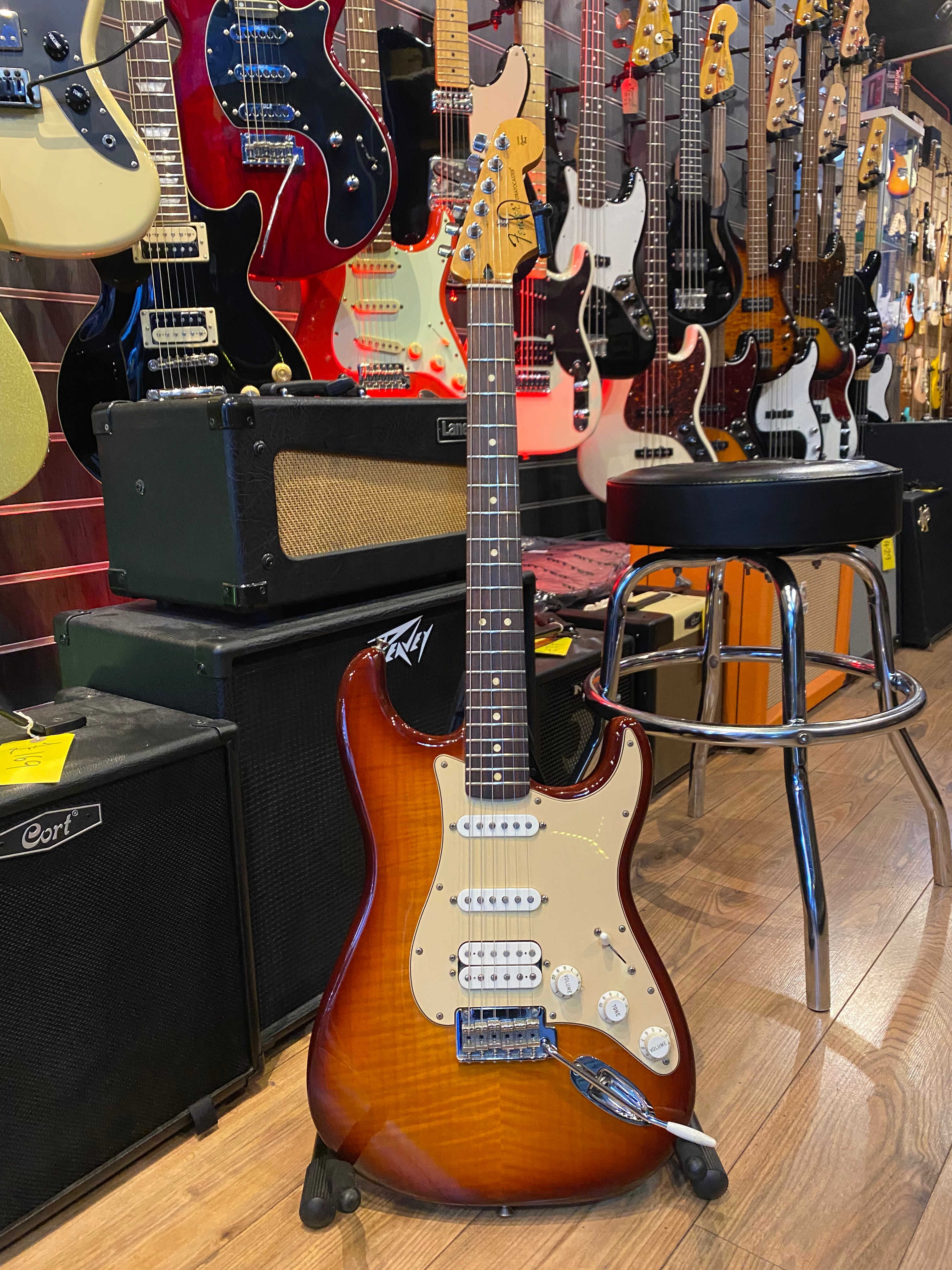 Pre-Owned Fender Mexican Deluxe Stratocaster 2014 – Rose-Morris Pre-Owned Fender Mexican Deluxe Stratocaster 2014 – Rose-Morris