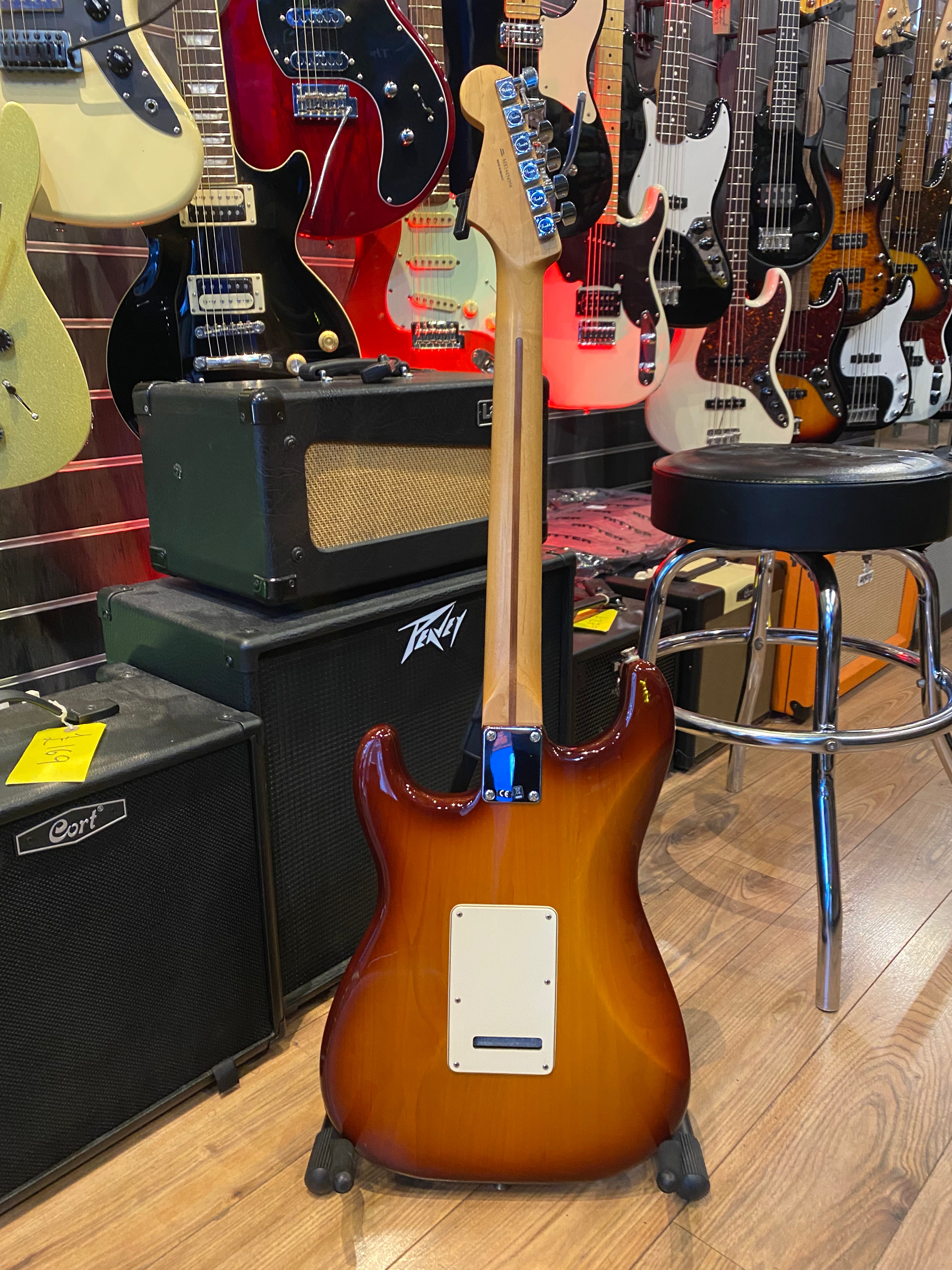 Pre-Owned Fender Mexican Deluxe Stratocaster 2014 – Rose-Morris