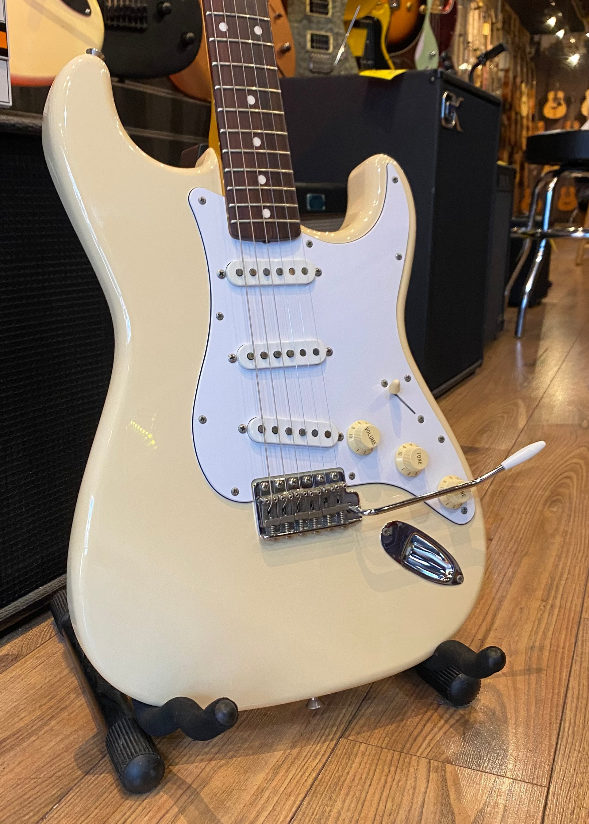 Pre-Owned Fender MIJ ST62-US Stratocaster Vintage White & Gigbag