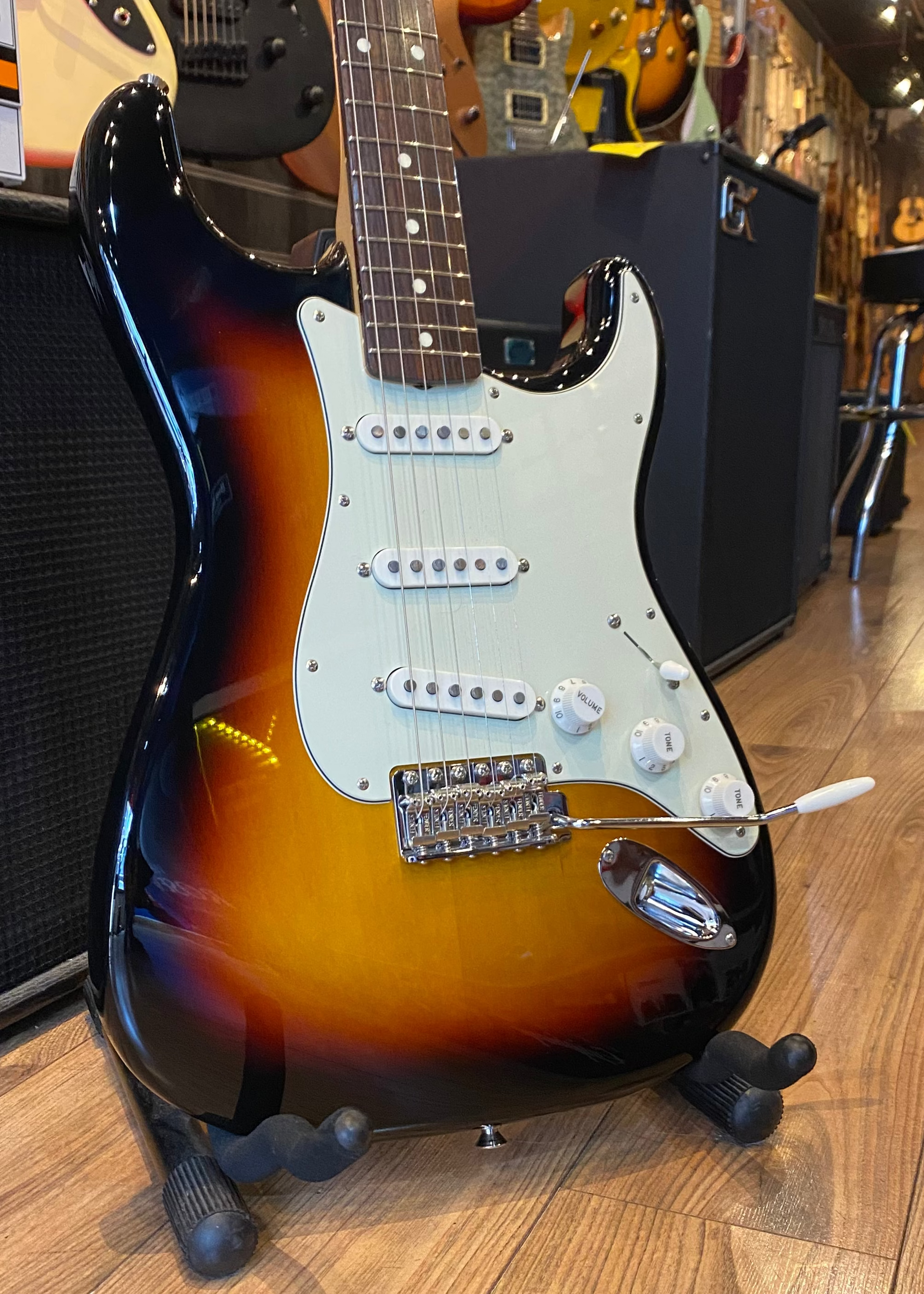Pre-Owned Fender MIJ Traditional II 60s Stratocaster Sunburst 2023